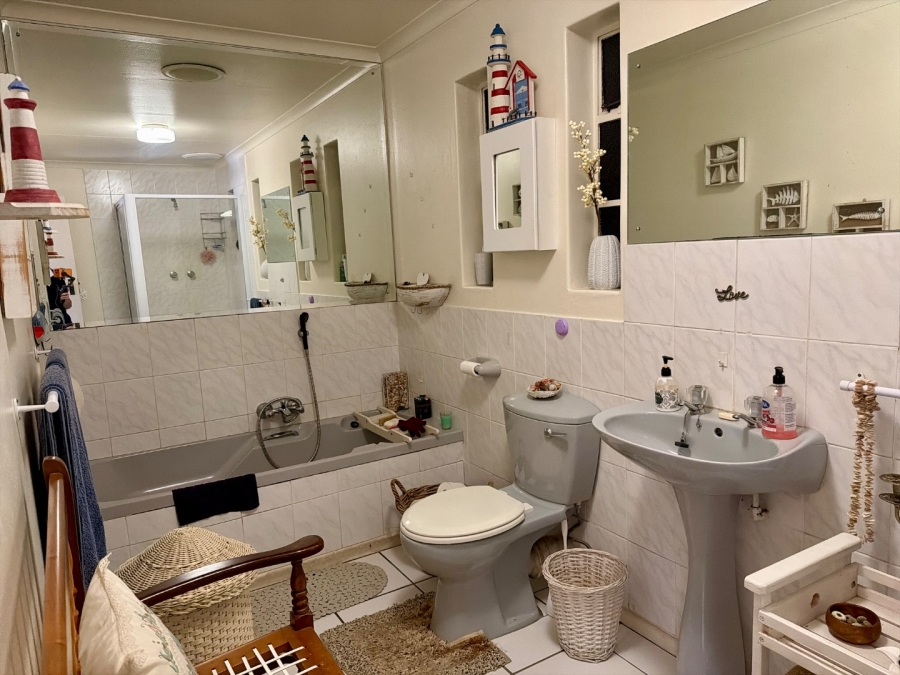 7 Bedroom Property for Sale in Heather Park Western Cape